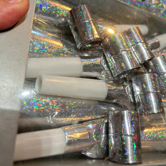 Y2K New Year’s Eve Crackers & Party Horns Set Silver Sparkle Year 2000 Theme New - Picture 5 of 6